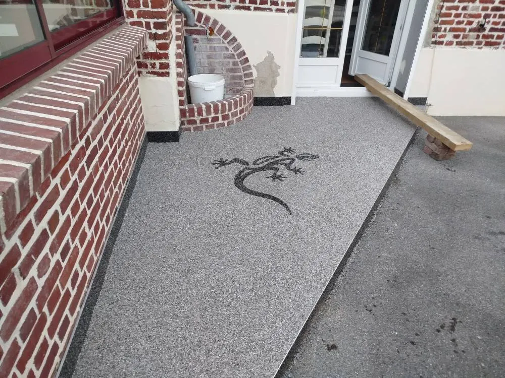 sol triangulaire avec salamendre